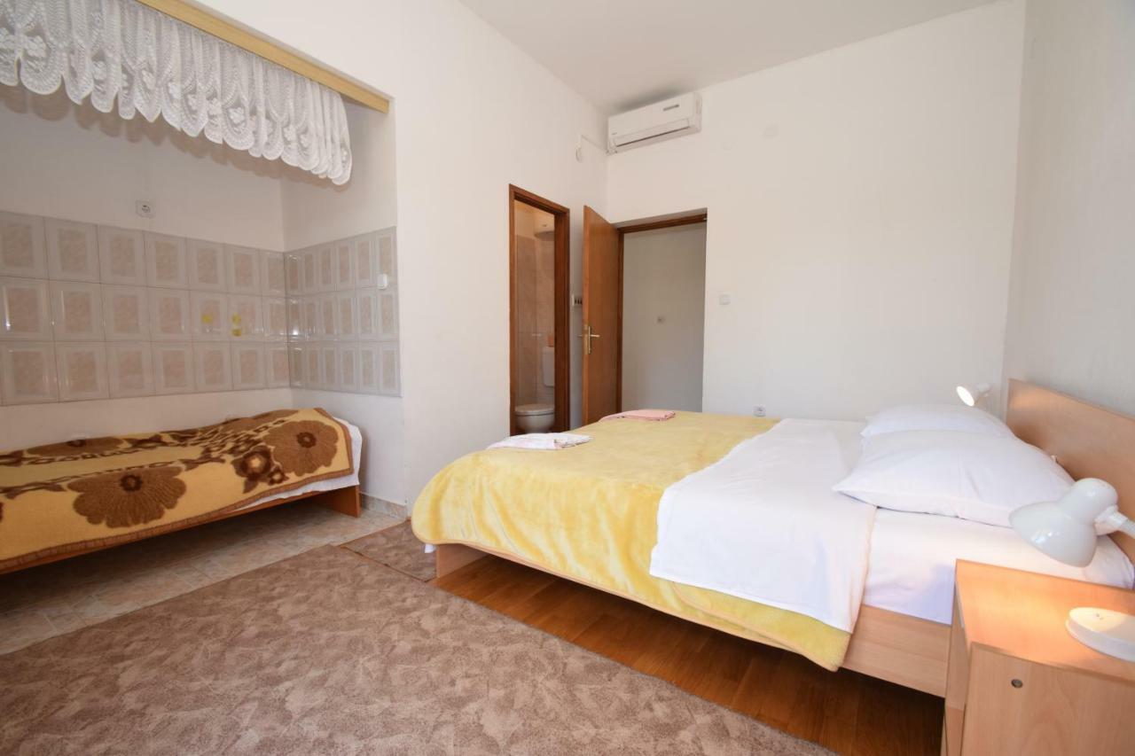 Apartments Ivan Starigrad Paklenica Exterior foto