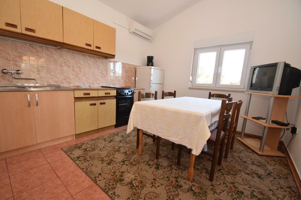 Apartments Ivan Starigrad Paklenica Exterior foto